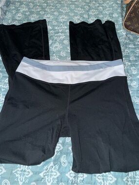GapFit gFlex Colorblock Waistband Flare / Bootcut Yoga Pants